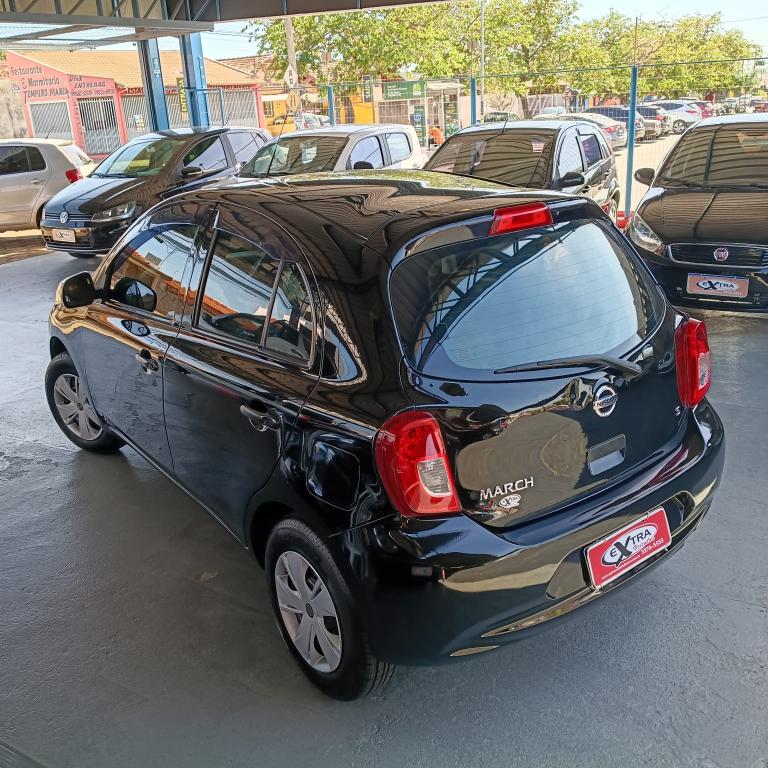 NISSAN March - Foto