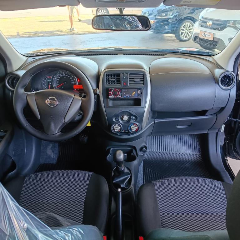 NISSAN March - Foto