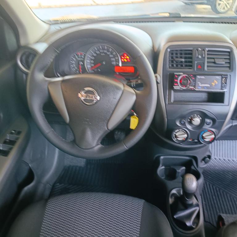 NISSAN March - Foto