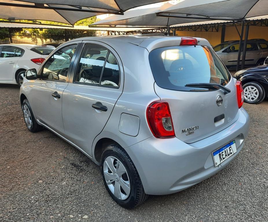 NISSAN March - Foto