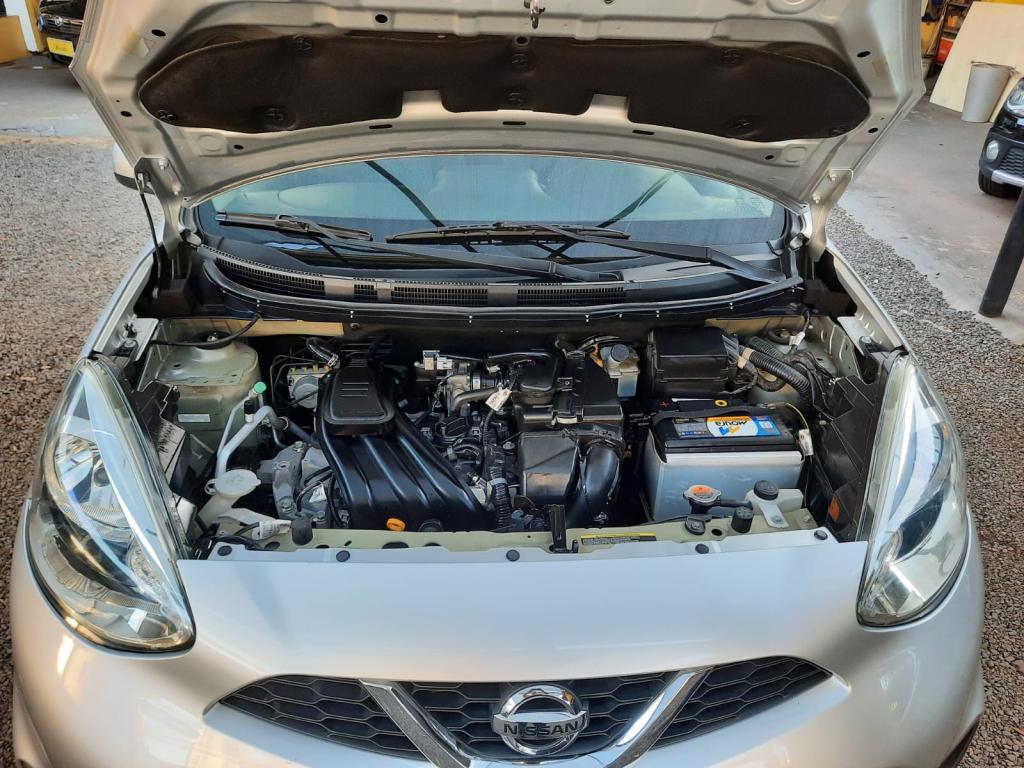NISSAN March - Foto
