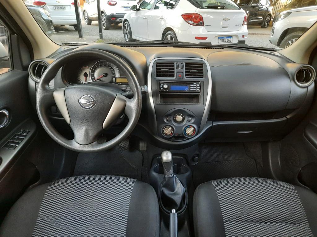 NISSAN March - Foto