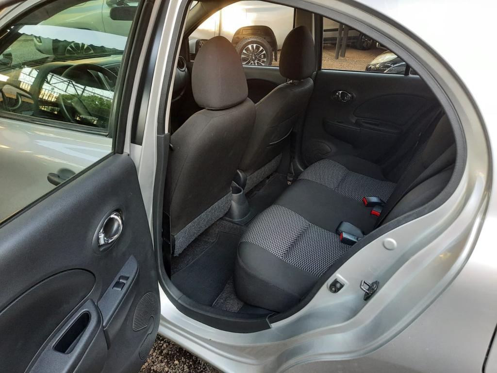 NISSAN March - Foto
