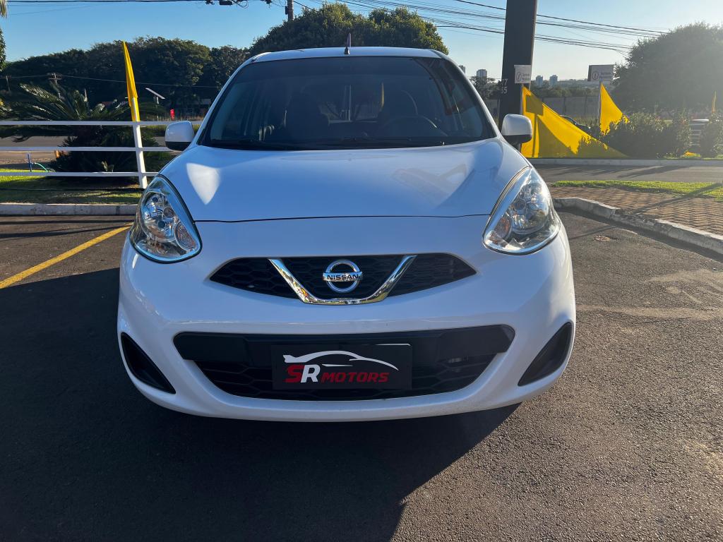 NISSAN March - Foto