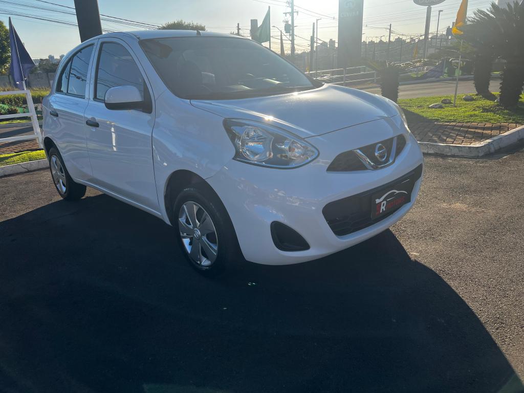NISSAN March - Foto