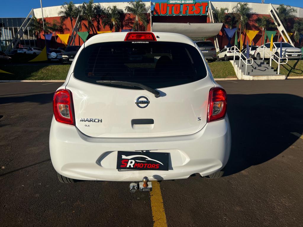 NISSAN March - Foto