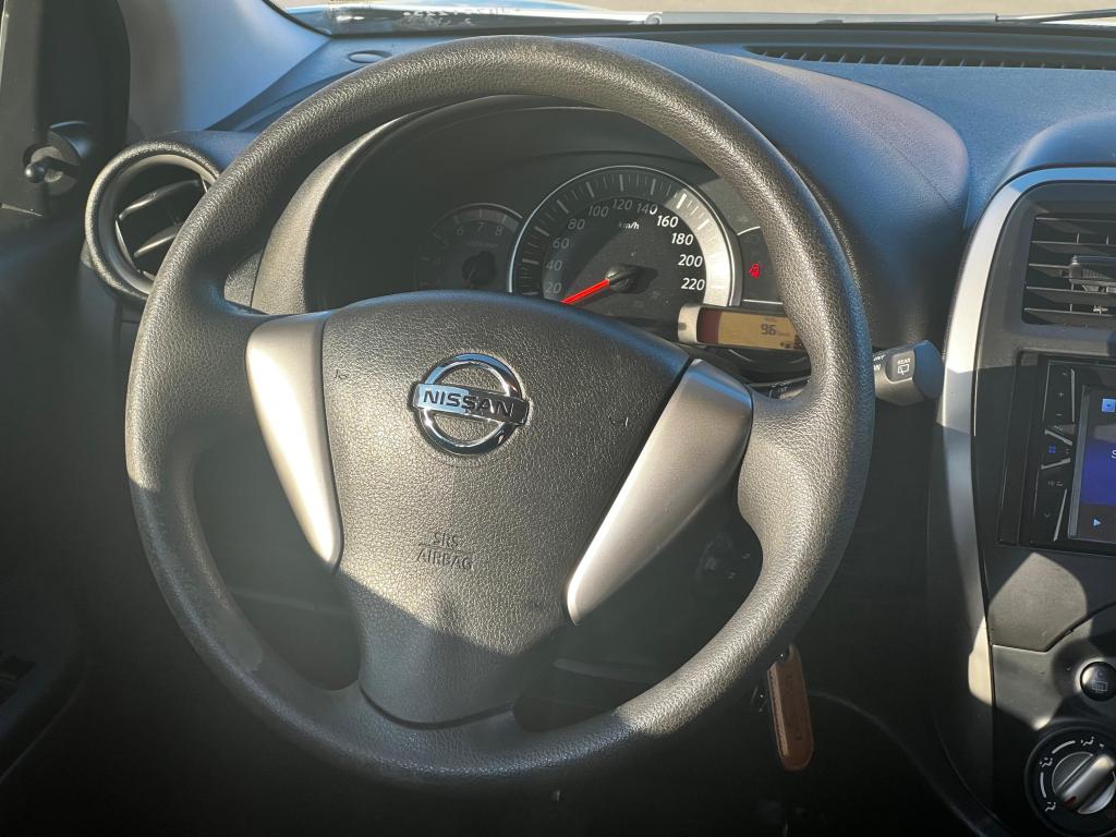 NISSAN March - Foto
