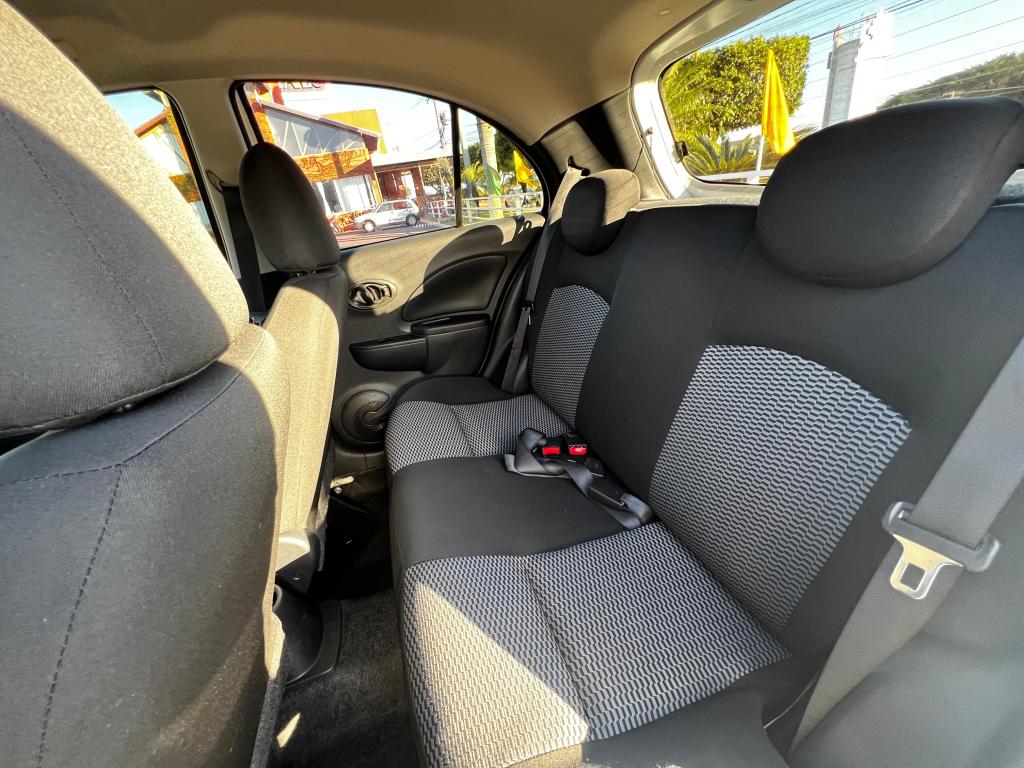 NISSAN March - Foto