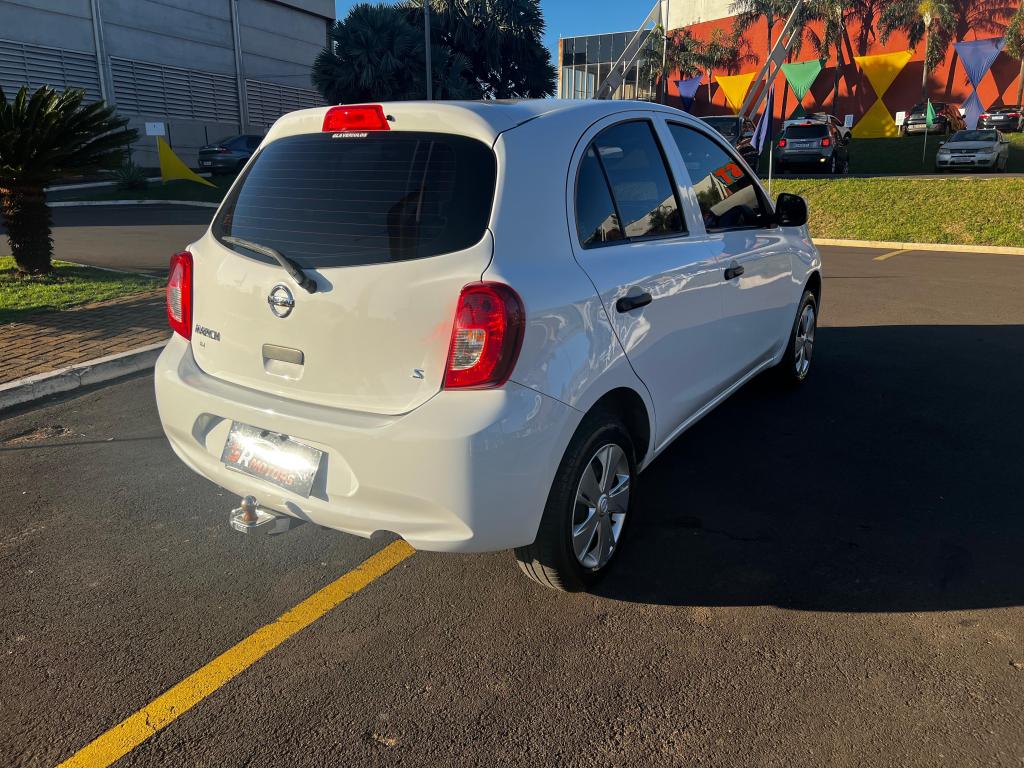 NISSAN March - Foto