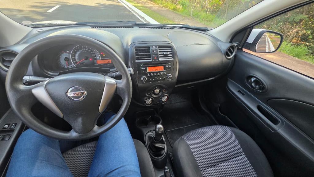 NISSAN March - Foto