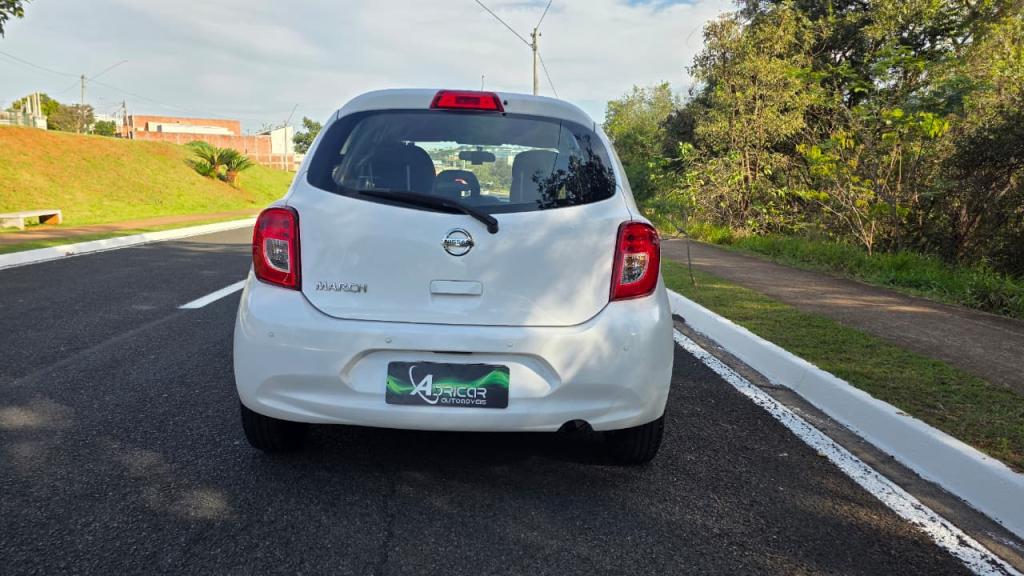 NISSAN March - Foto