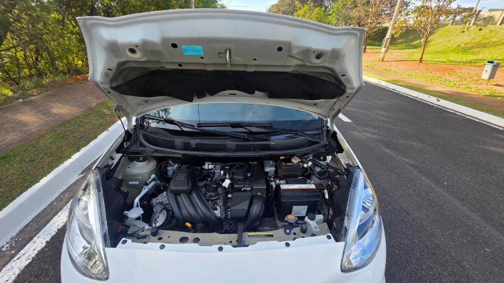 NISSAN March - Foto