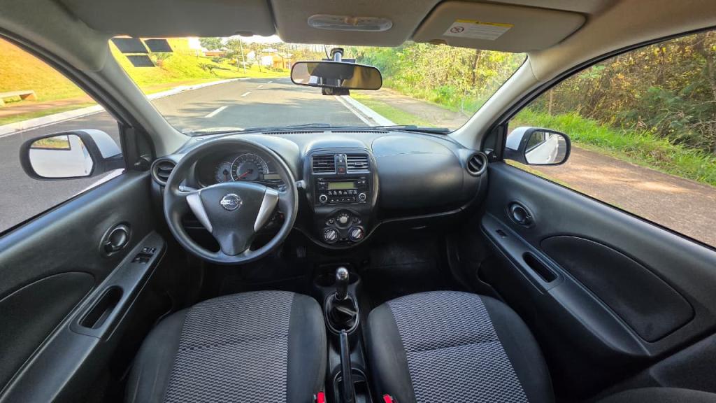 NISSAN March - Foto