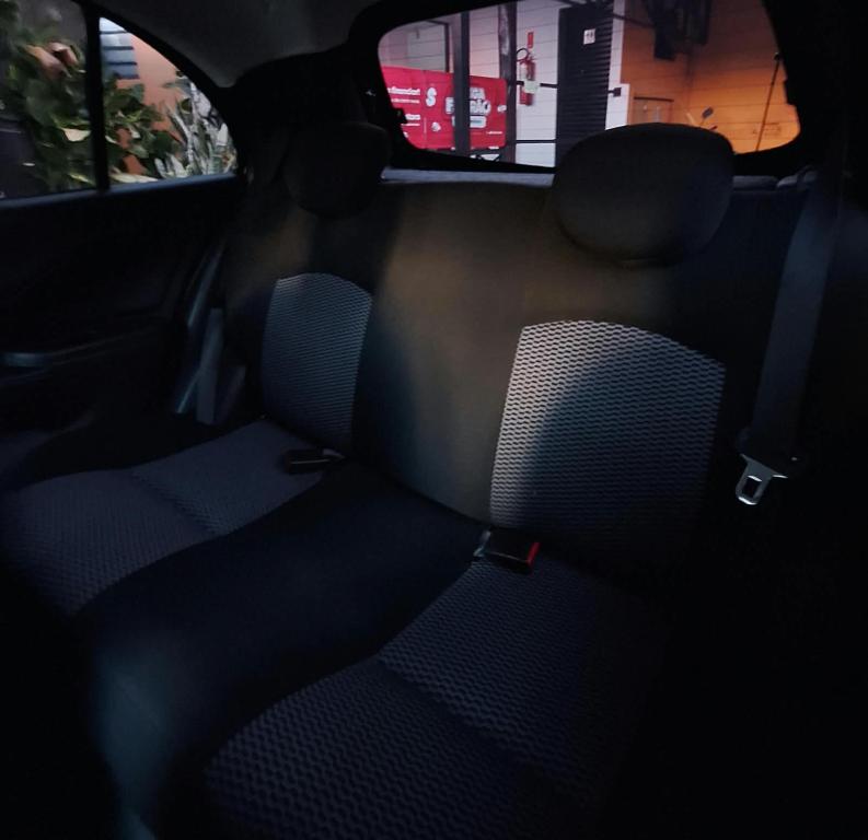 NISSAN March - Foto