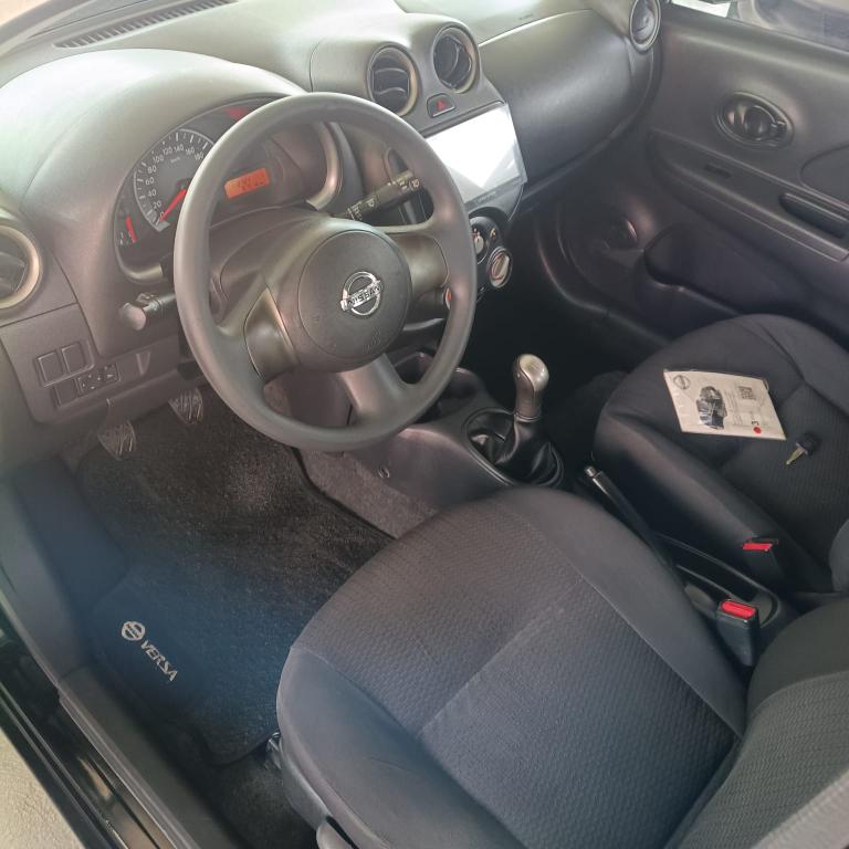 NISSAN March - Foto