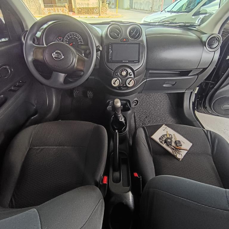 NISSAN March - Foto