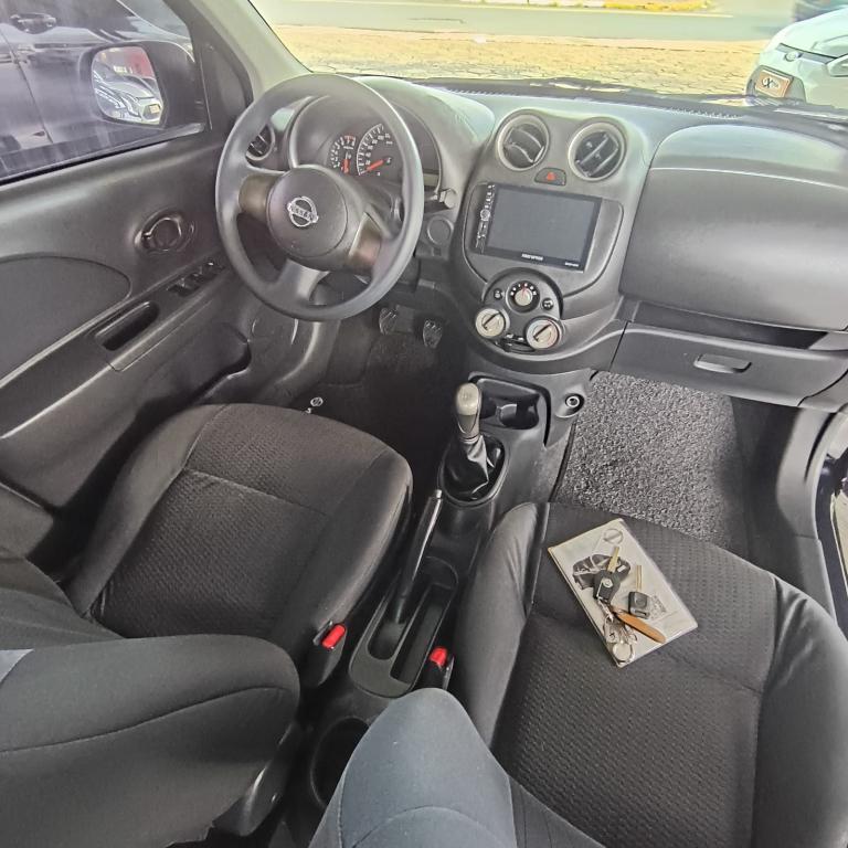 NISSAN March - Foto