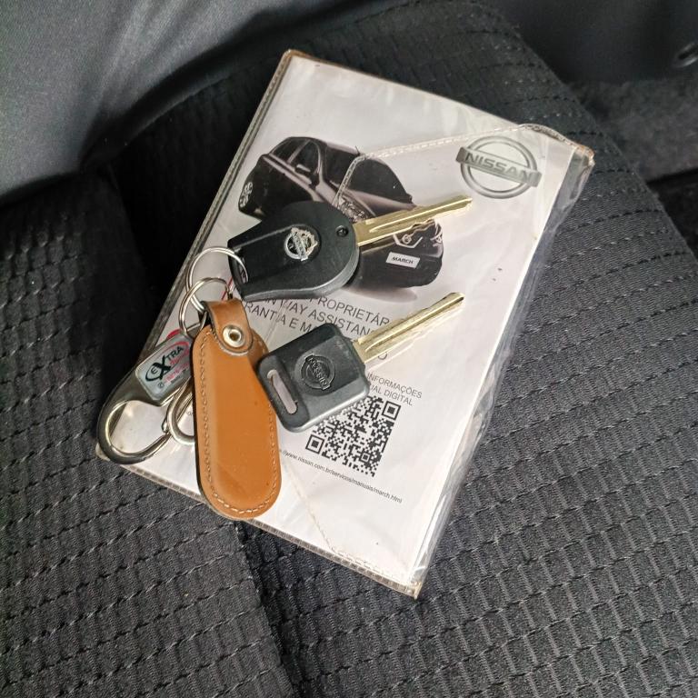 NISSAN March - Foto