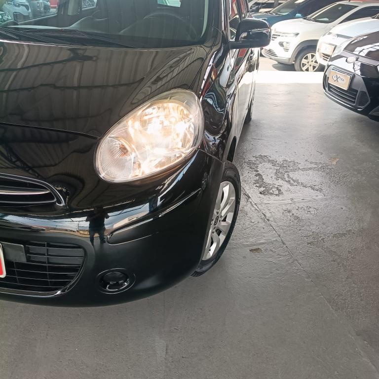 NISSAN March - Foto