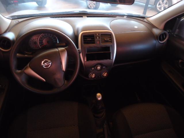 NISSAN March - Foto