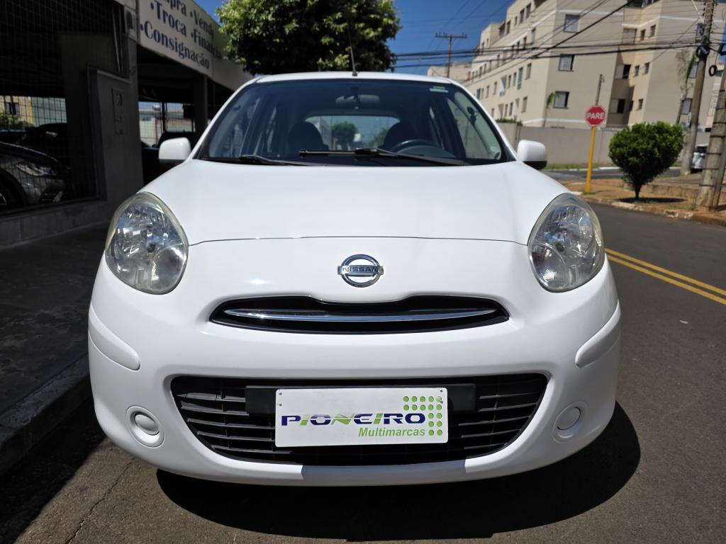 NISSAN March - Foto