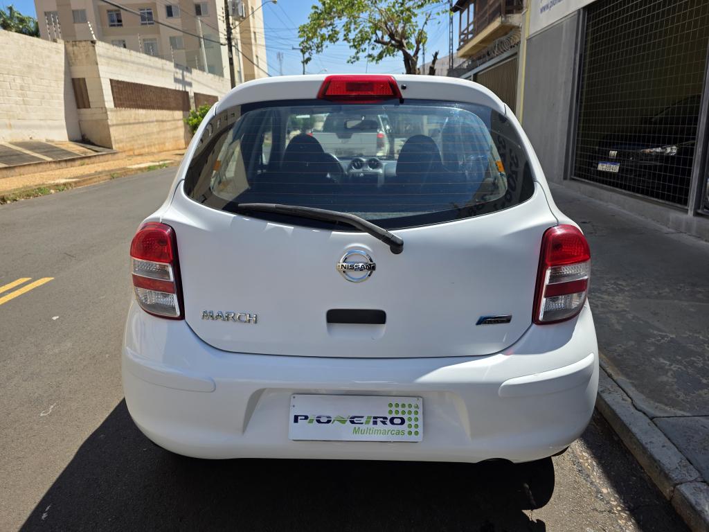 NISSAN March - Foto