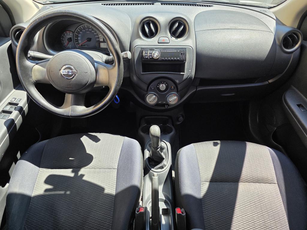 NISSAN March - Foto