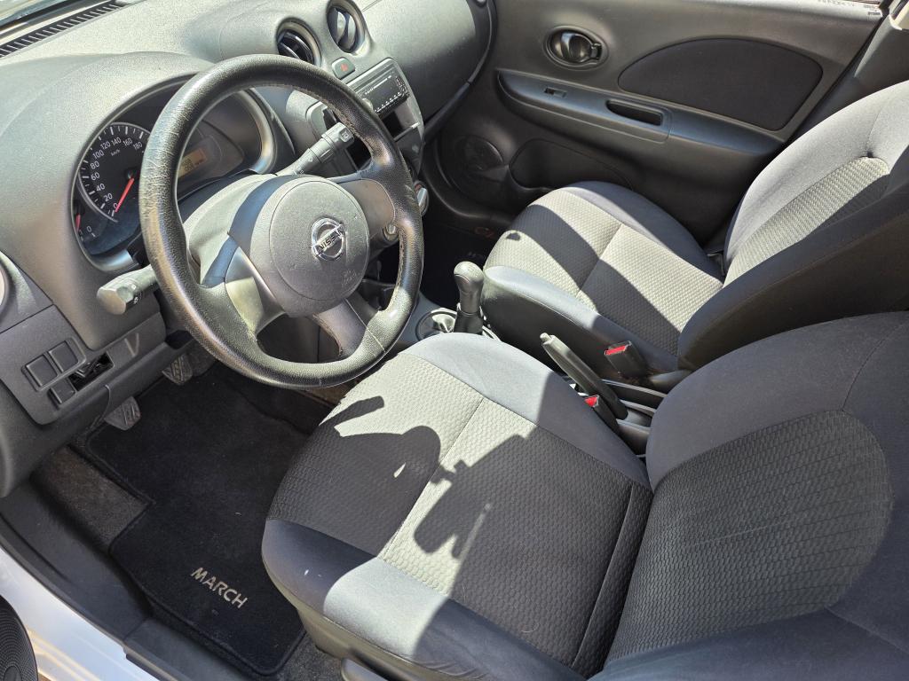 NISSAN March - Foto