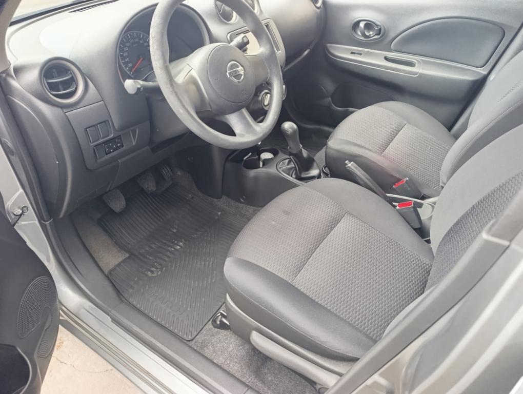 NISSAN March - Foto