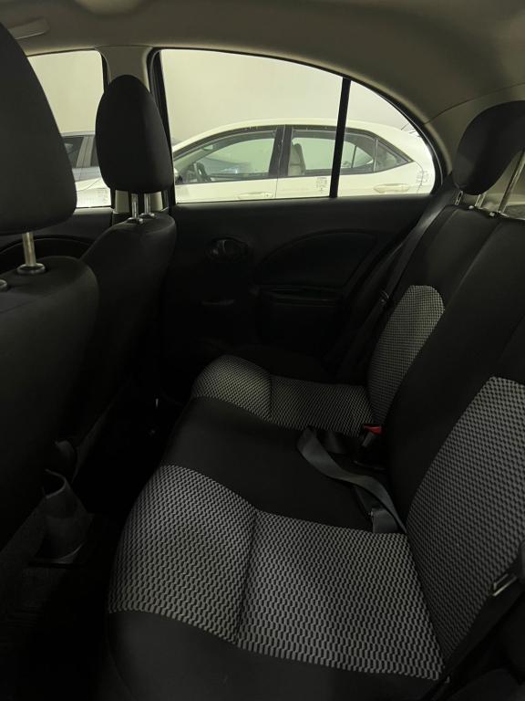 NISSAN March - Foto