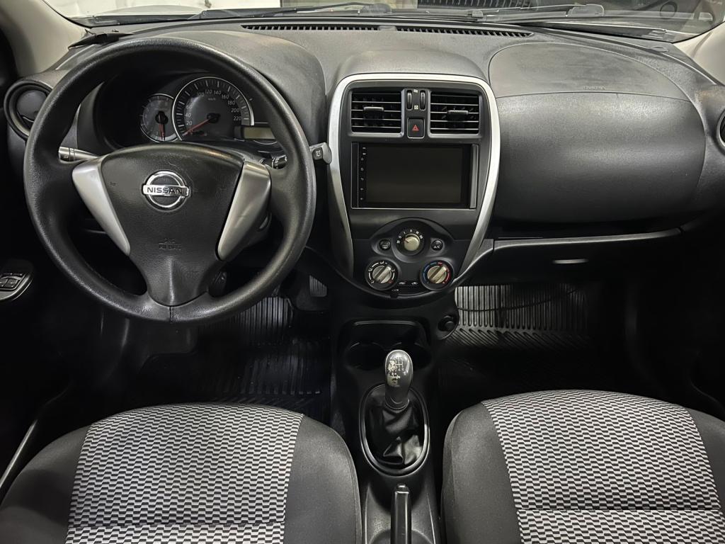 NISSAN March - Foto