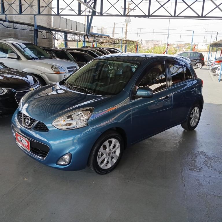 NISSAN March - Foto
