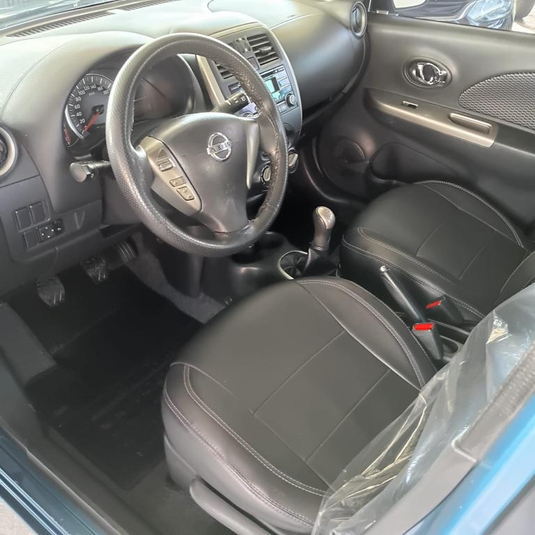 NISSAN March - Foto