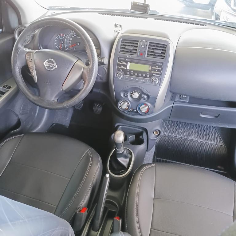 NISSAN March - Foto