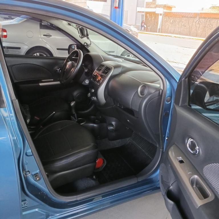 NISSAN March - Foto