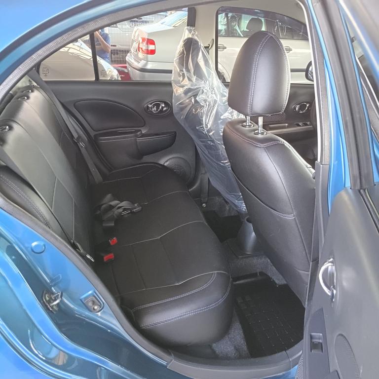 NISSAN March - Foto
