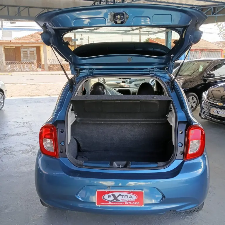 NISSAN March - Foto