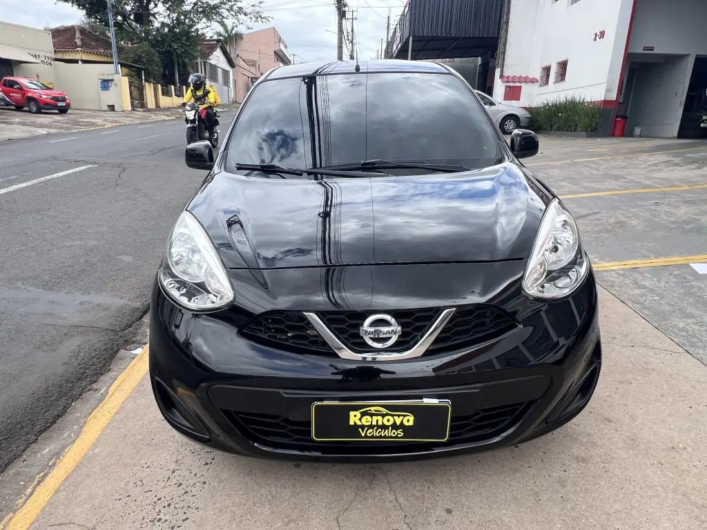 NISSAN March - Foto