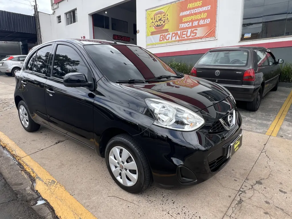 NISSAN March - Foto