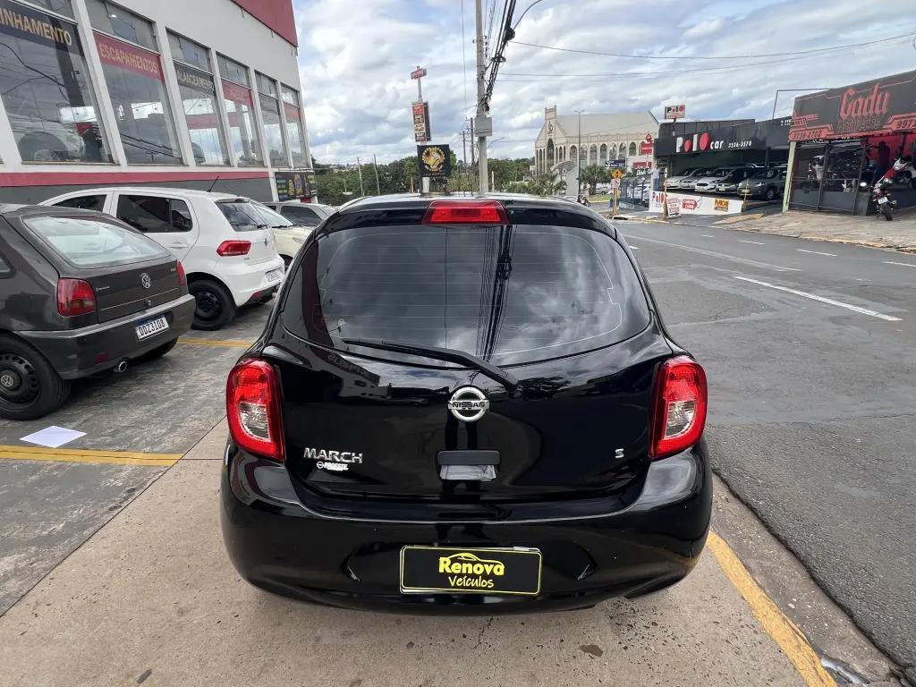 NISSAN March - Foto