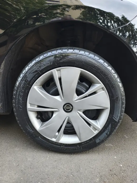 NISSAN March - Foto