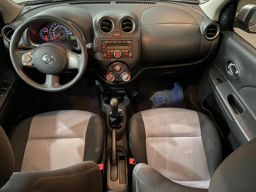 NISSAN March - Foto