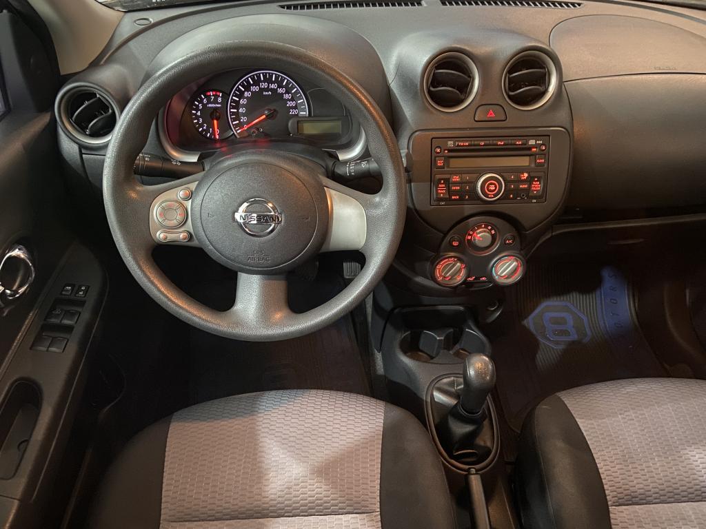 NISSAN March - Foto