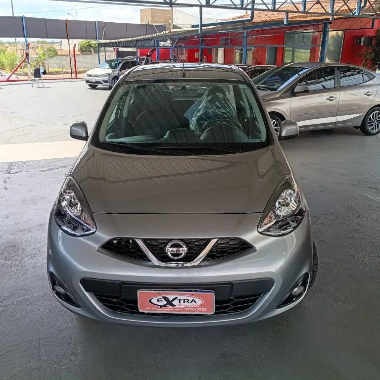 NISSAN March - Foto