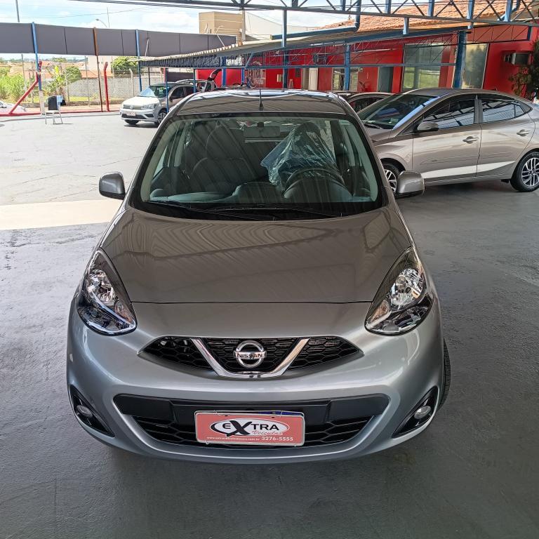 NISSAN March - Foto