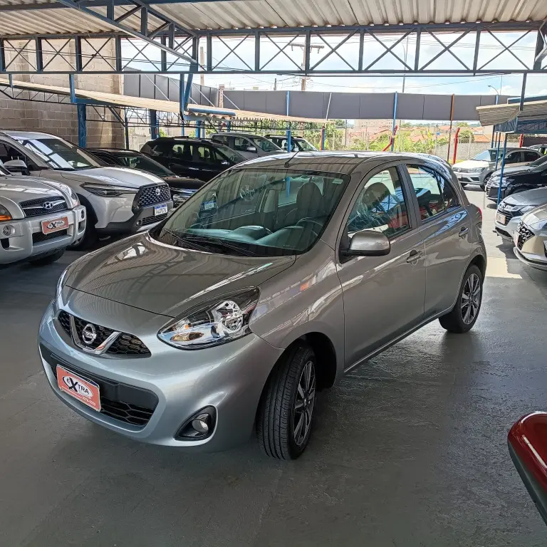 NISSAN March - Foto