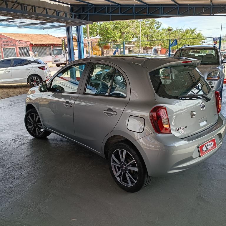 NISSAN March - Foto