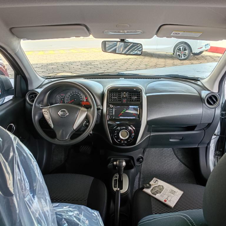 NISSAN March - Foto