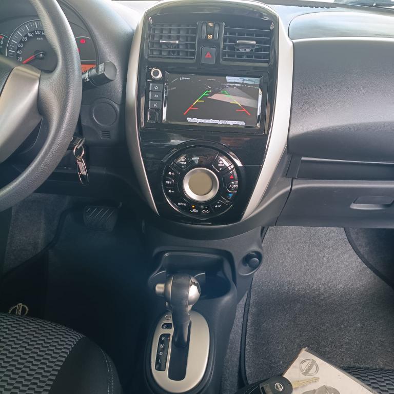 NISSAN March - Foto