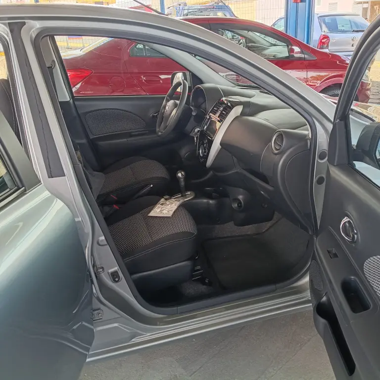 NISSAN March - Foto